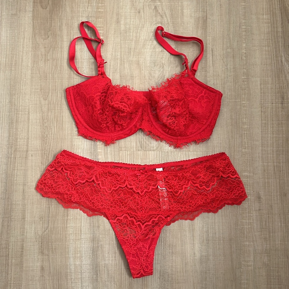 Victoria’s Secret Lingerie Set - Picture 1 of 8
